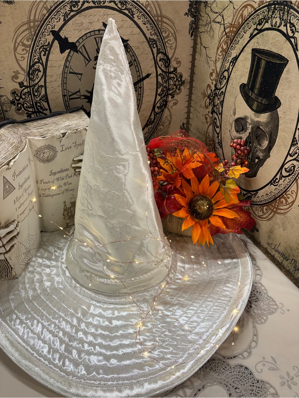 Unique Witches Hat - Reversible - Picture 2 of 2